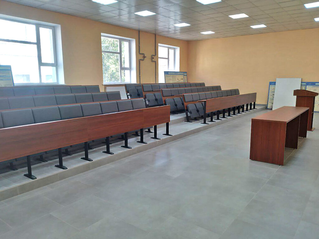 Аудиторная мебель для будущих авиаторов