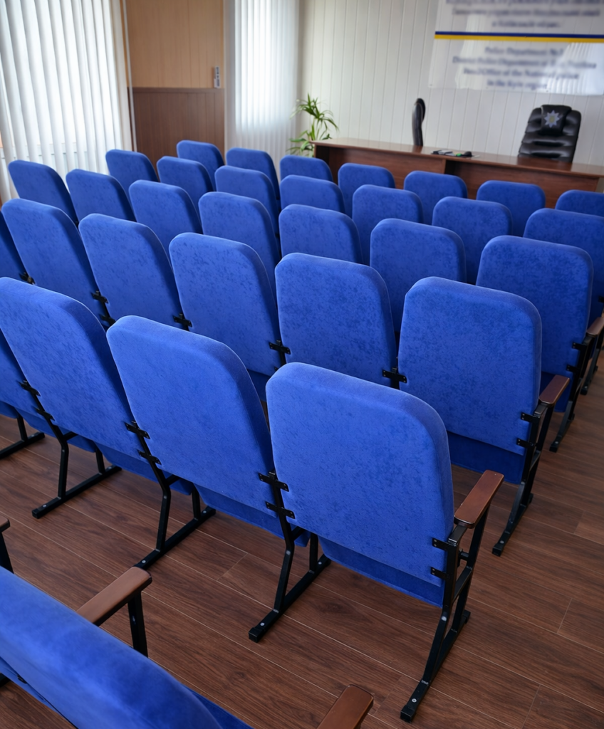 49 кресел «Аккорд» в конференц-зале Киевской области