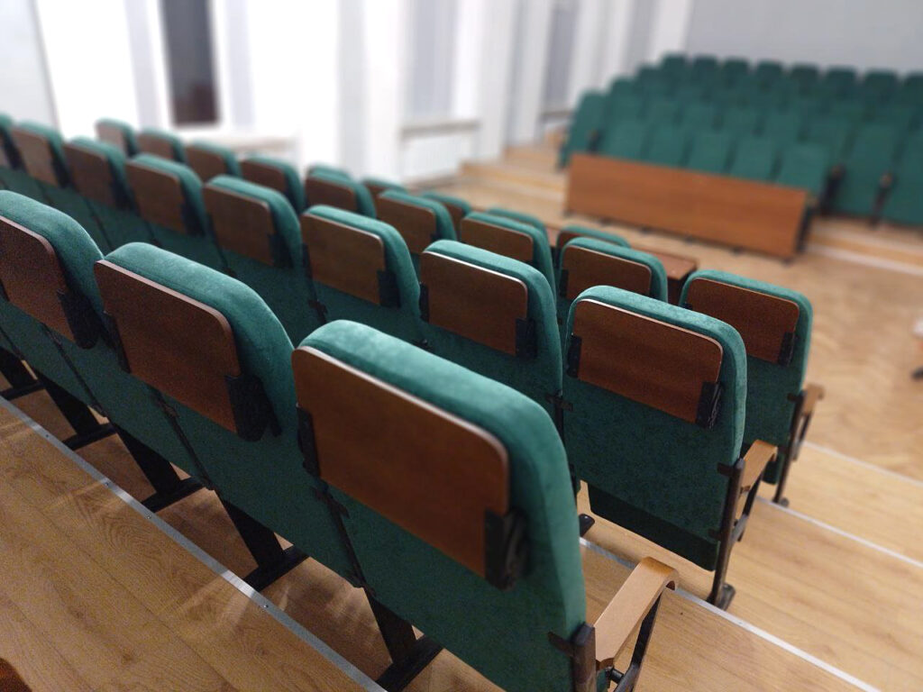 Новая партия современной мебели для Волынского национального университета