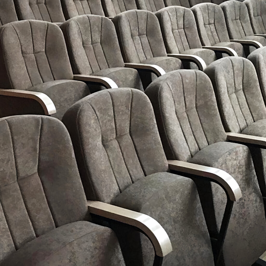 Крісла «Ліра» створили нове звучання актової зали школи мистецтв