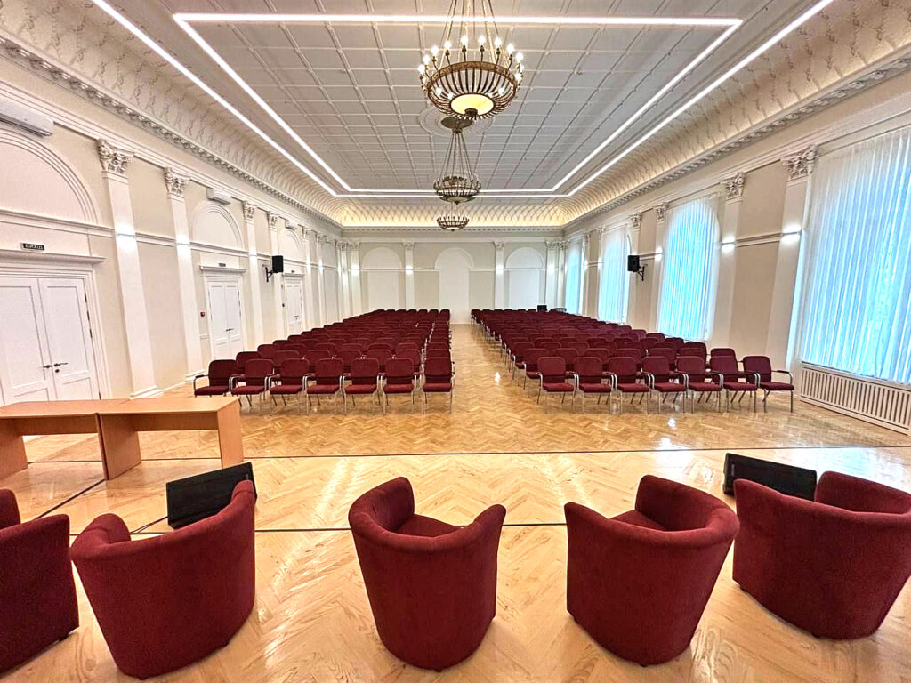 Меблі для конференційної зали ВНУ імені Лесі Українки